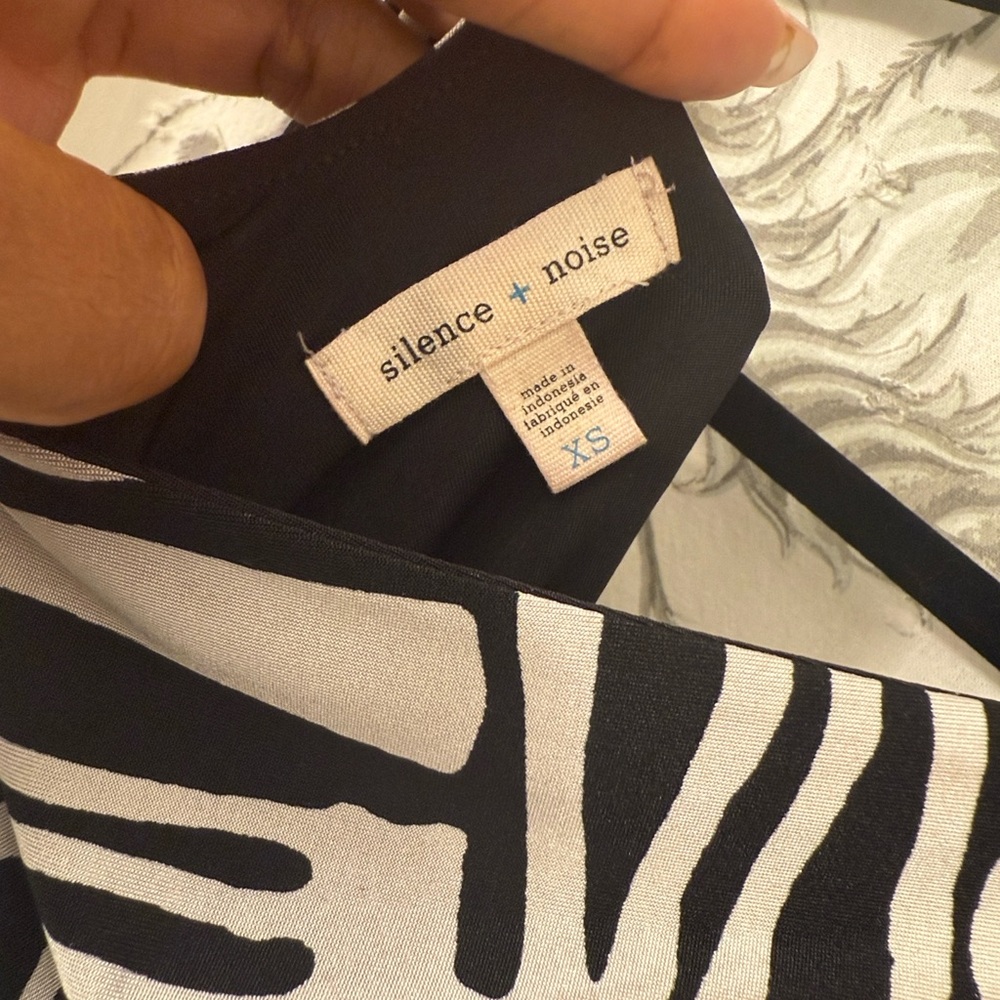 Silence + Noise Geometric Black and White Mini Dress - Picture 2 of 7